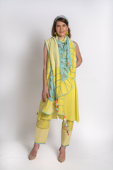 Amrit Peela Floral Stripe Dupatta