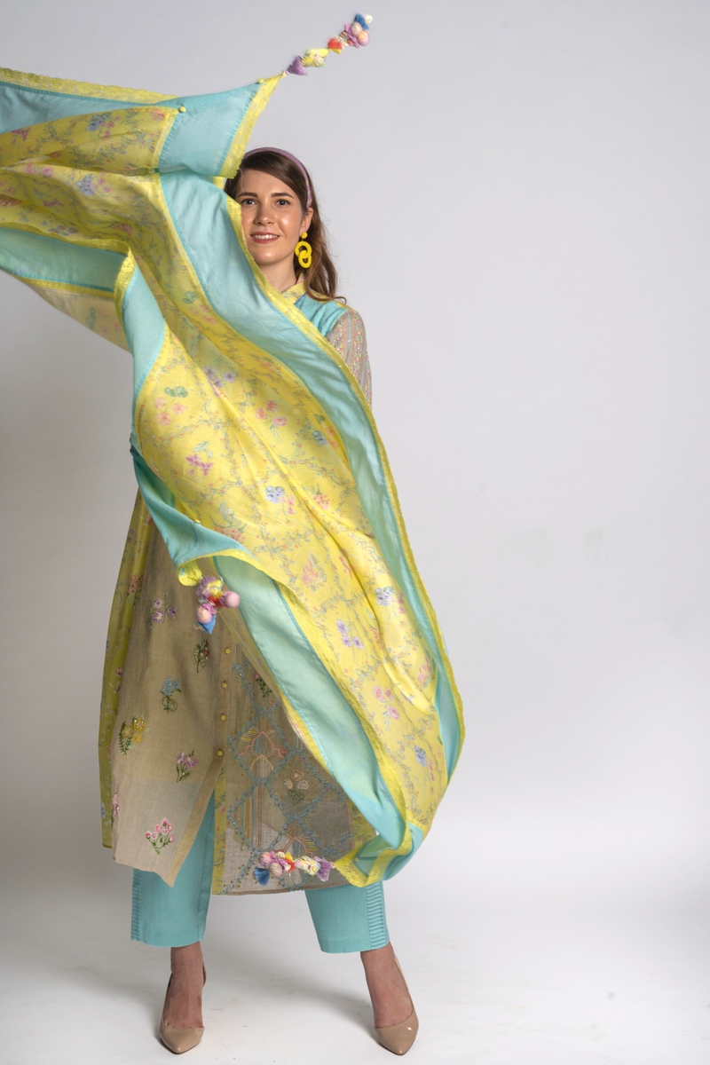 Sunehra Neela Dupatta