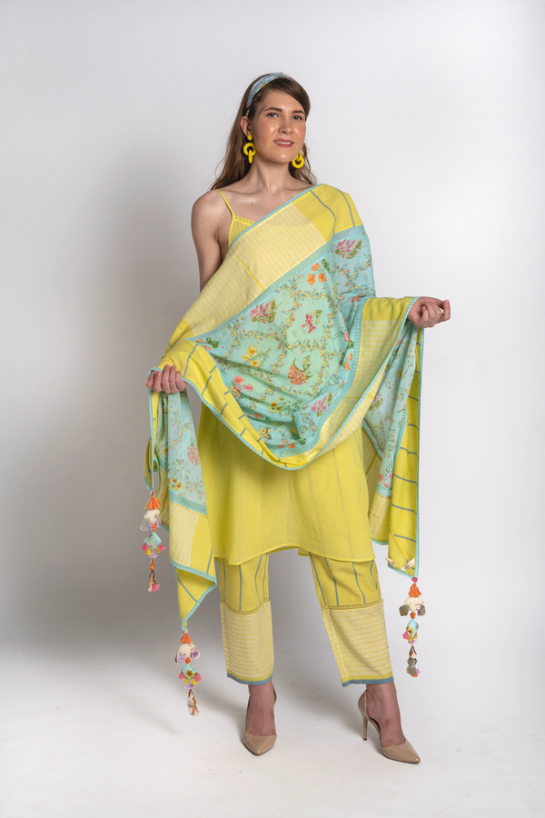 Amrit Peela Floral Stripe Dupatta