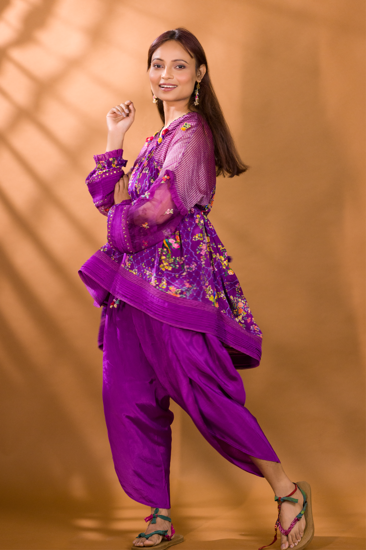 FALSA HIGH-LOW TOP WITH PATIALA PANTS